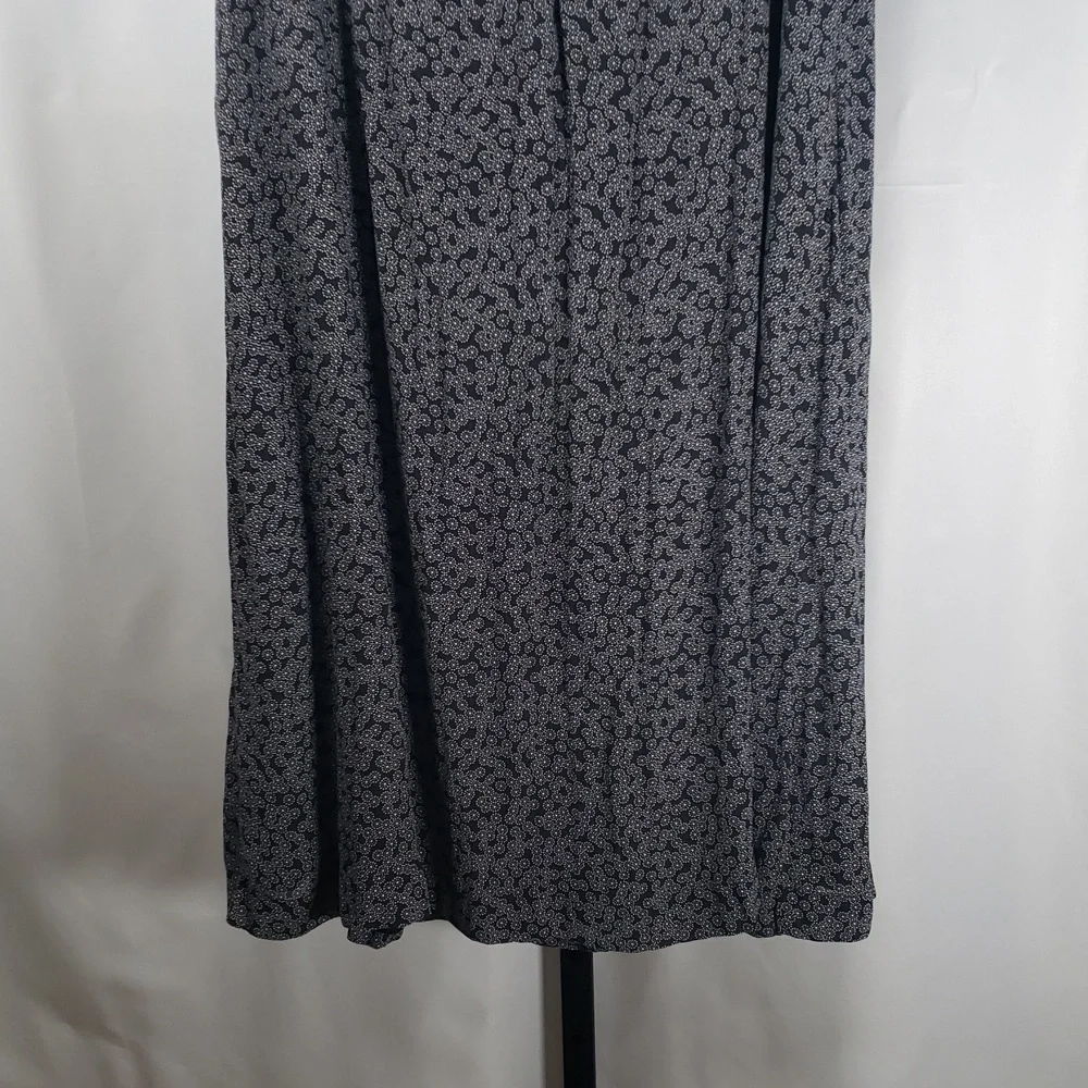 LOFT Black Sleeveless Above-the-Knee Dress - SZ L  - Missing Belt - Picture 3 of 8